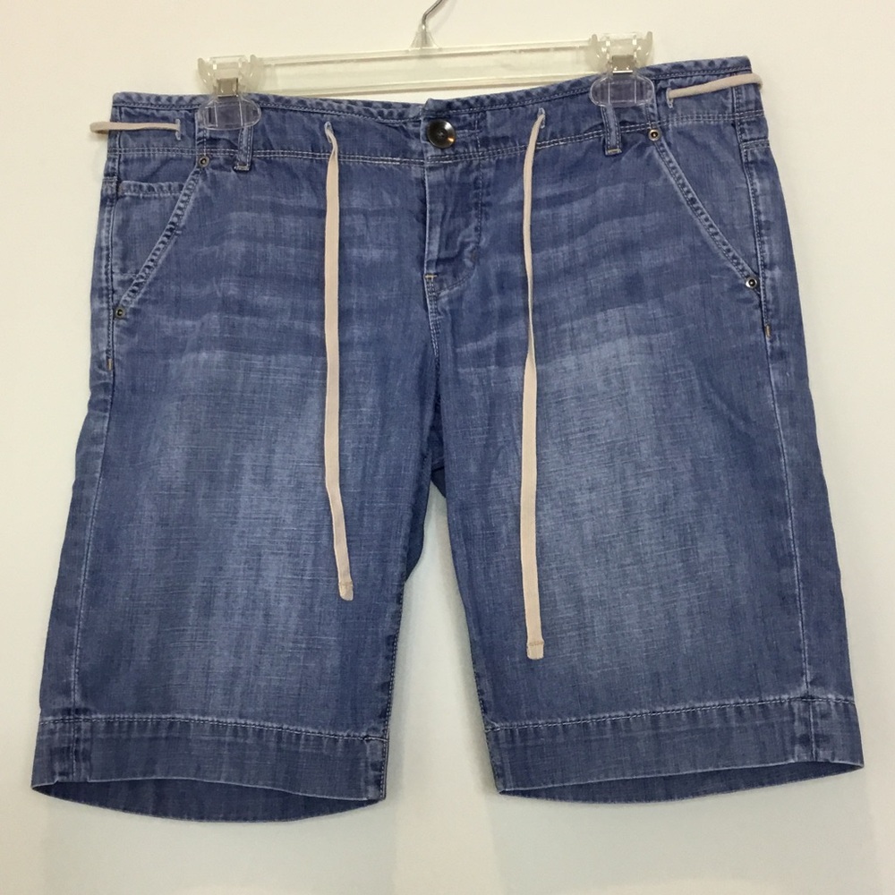 GAP woman Light Blue Denim-Style Drawstring Shorts size 6